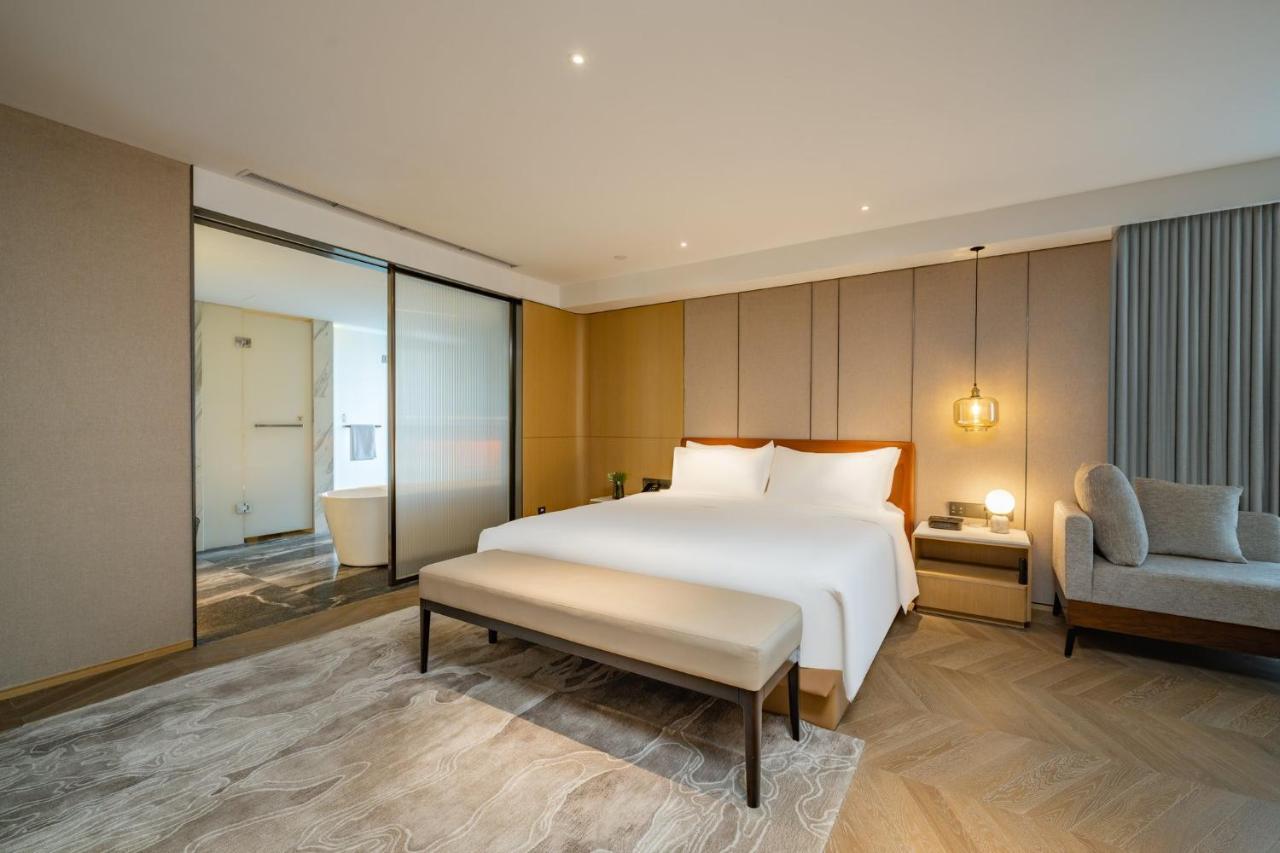 Holiday Inn Shanghai Huaxia By Ihg - Overlooking City Scenery At Sky View Restaurant Exterior foto