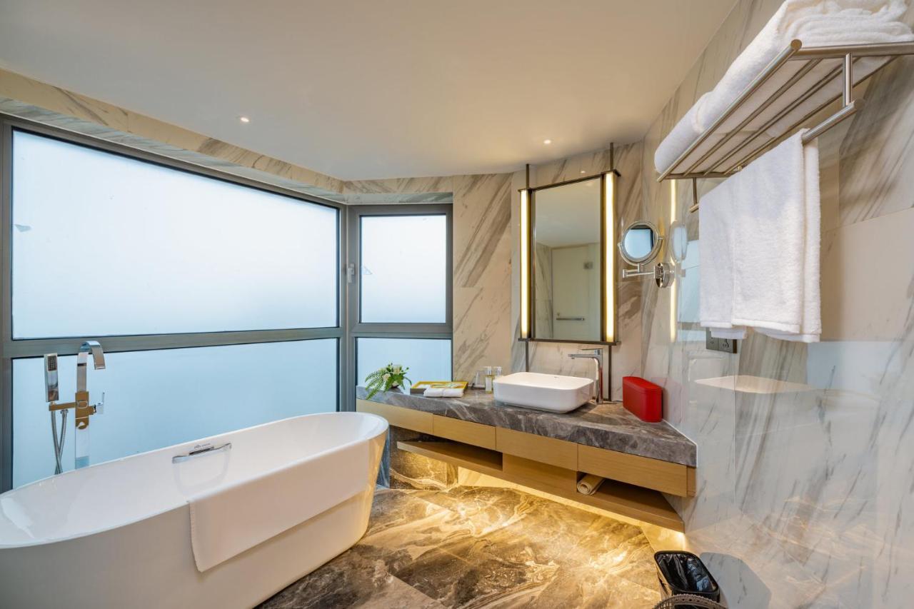 Holiday Inn Shanghai Huaxia By Ihg - Overlooking City Scenery At Sky View Restaurant Exterior foto