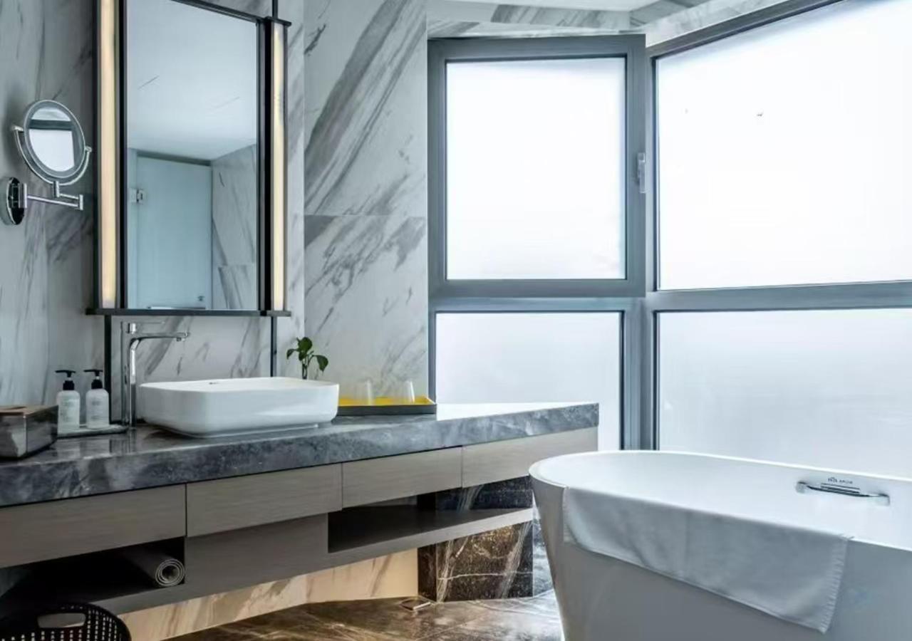Holiday Inn Shanghai Huaxia By Ihg - Overlooking City Scenery At Sky View Restaurant Exterior foto