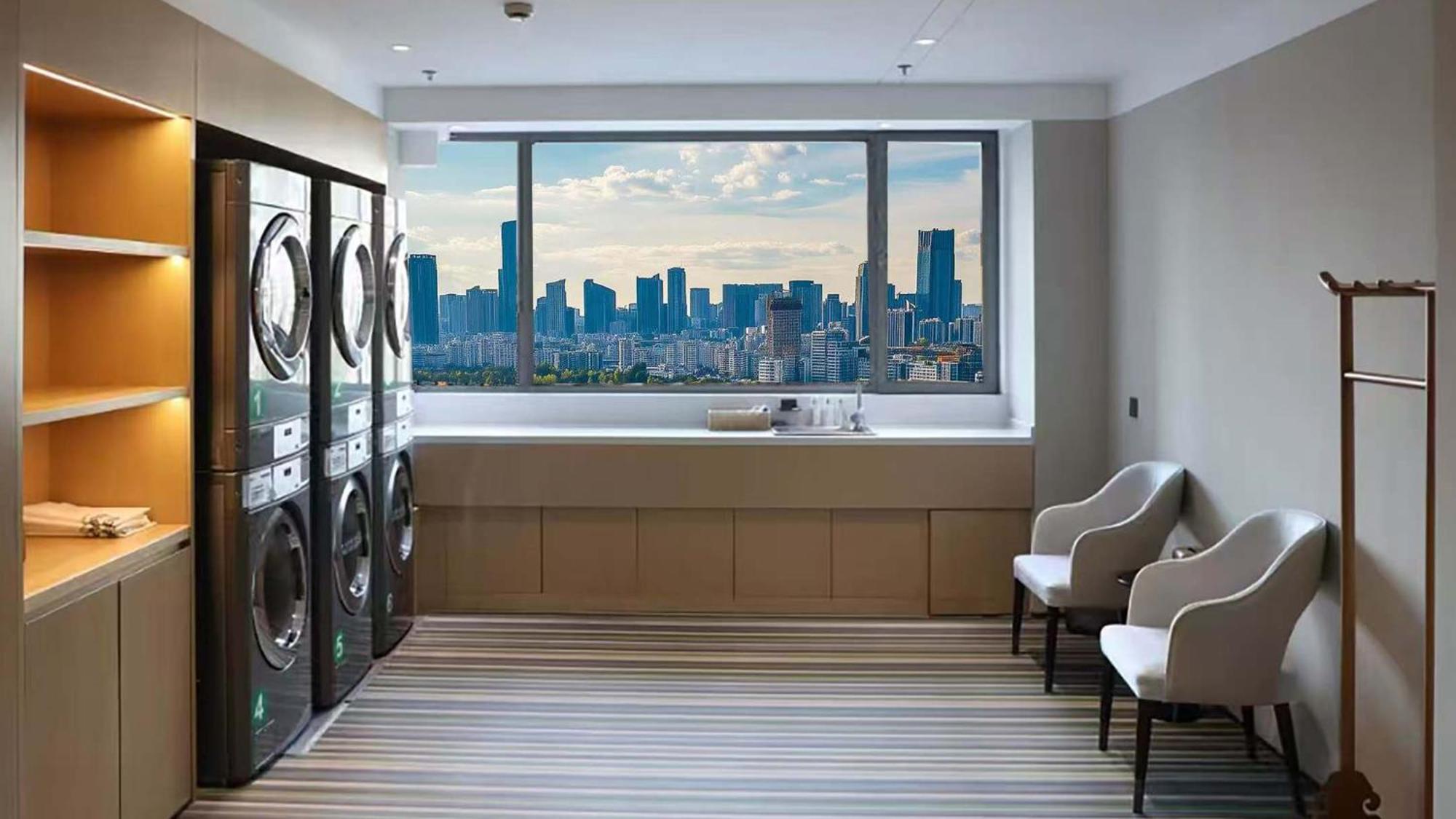 Holiday Inn Shanghai Huaxia By Ihg - Overlooking City Scenery At Sky View Restaurant Exterior foto
