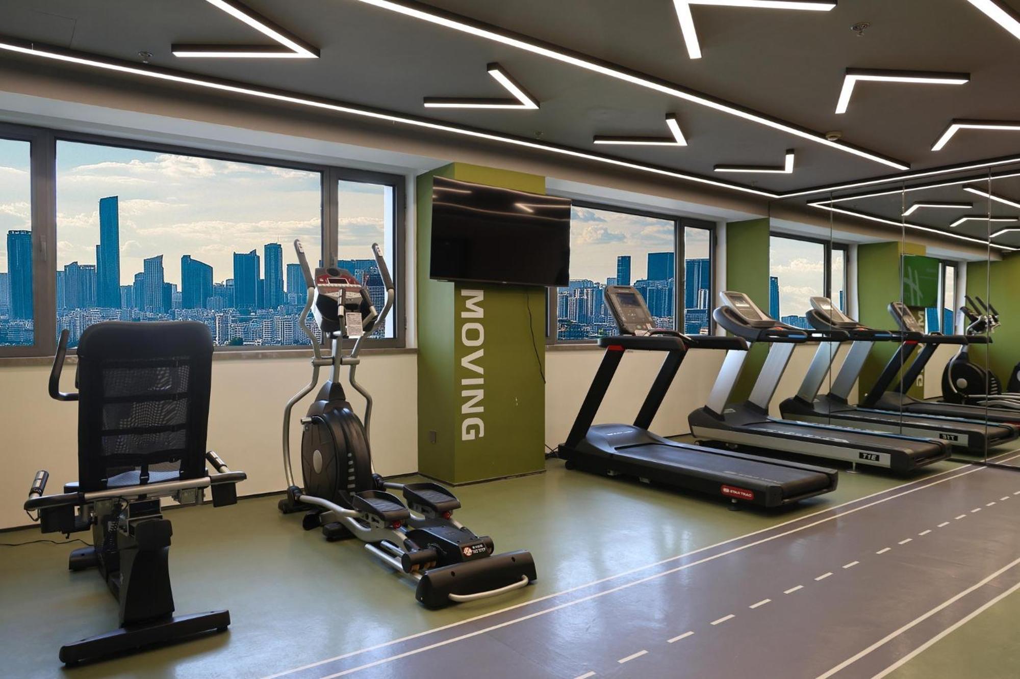 Holiday Inn Shanghai Huaxia By Ihg - Overlooking City Scenery At Sky View Restaurant Exterior foto
